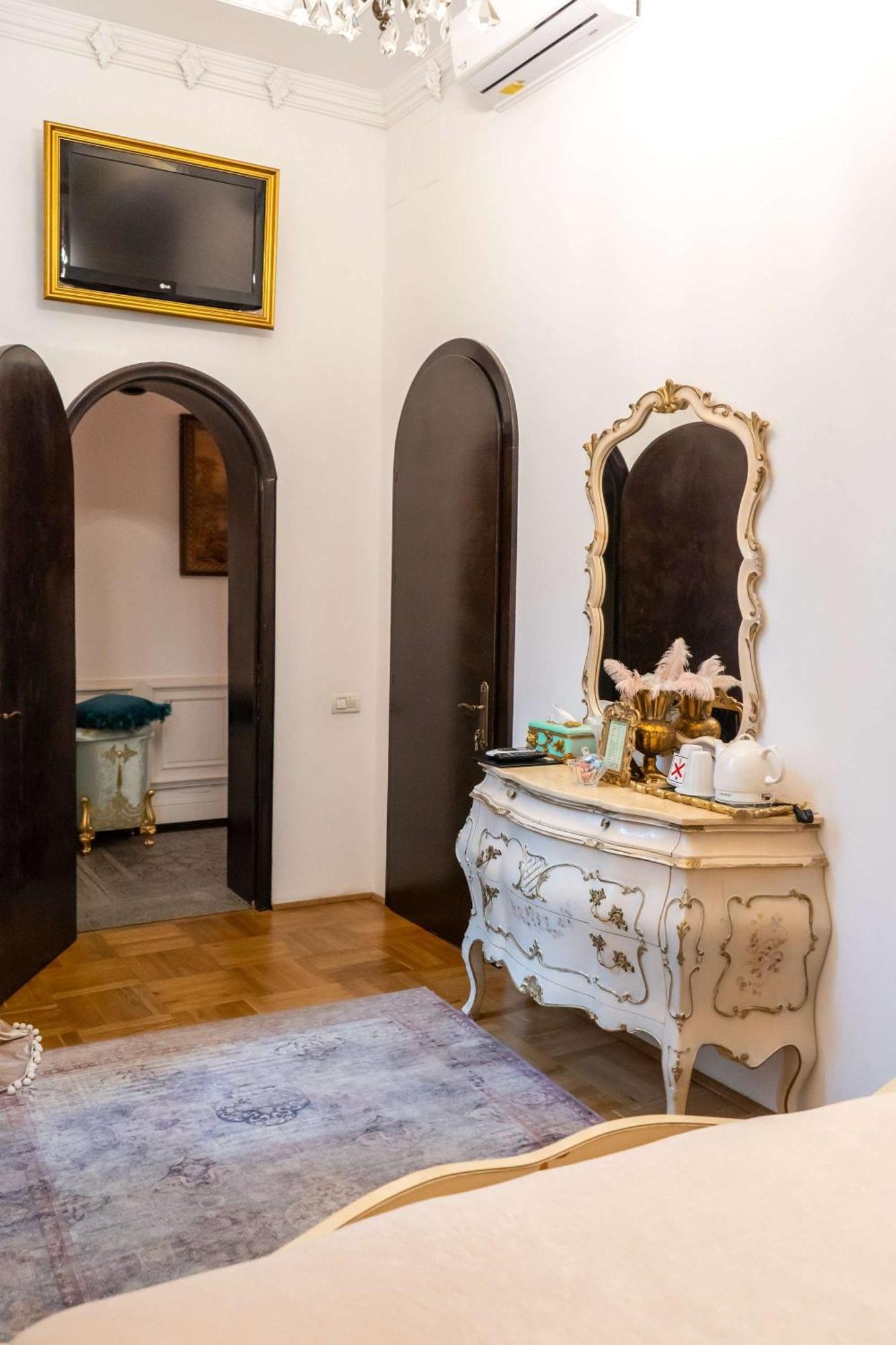 Conacul Coroanei Luxury Boutique Hotel Бухарест Екстер'єр фото