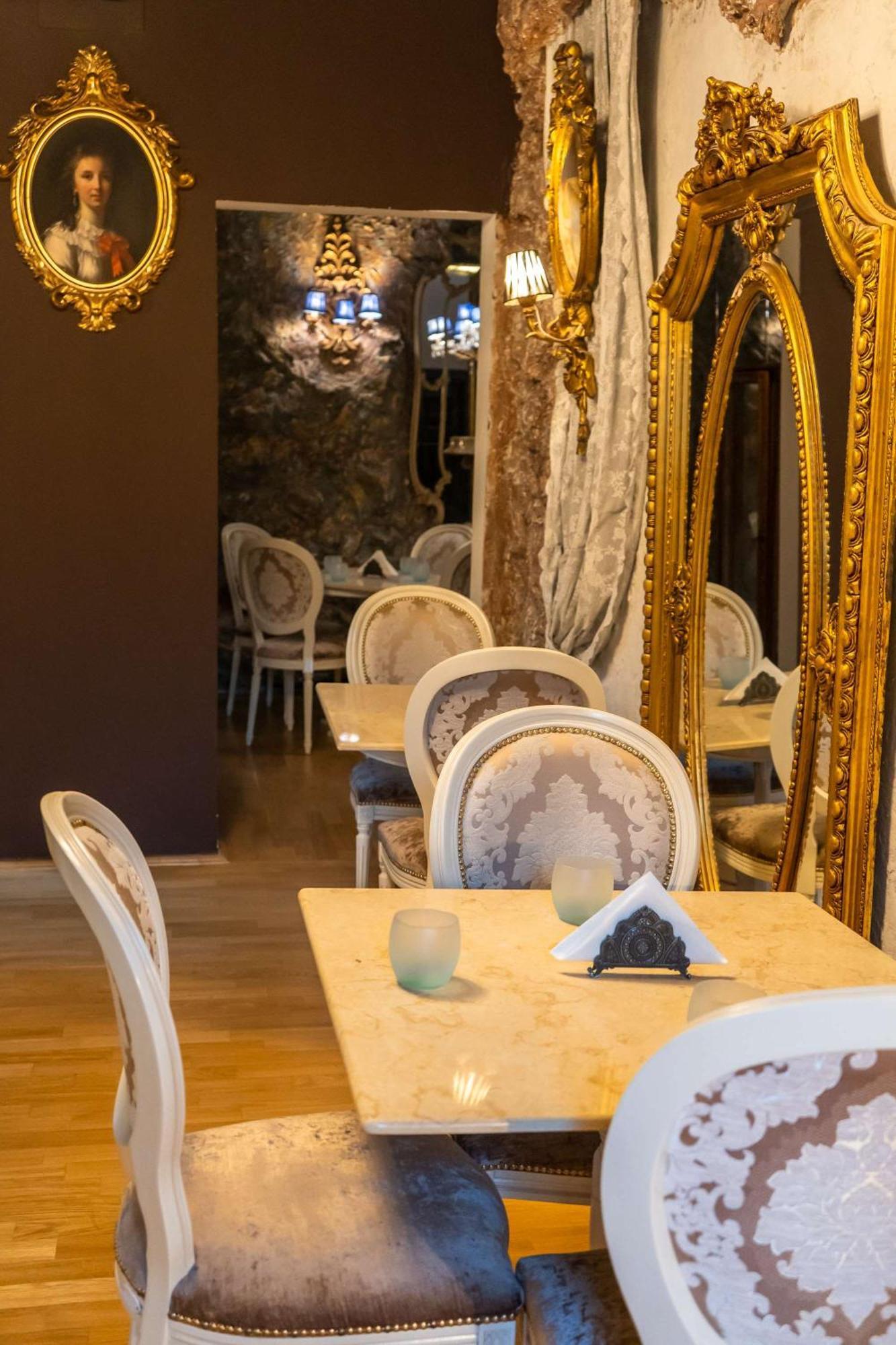 Conacul Coroanei Luxury Boutique Hotel Бухарест Екстер'єр фото